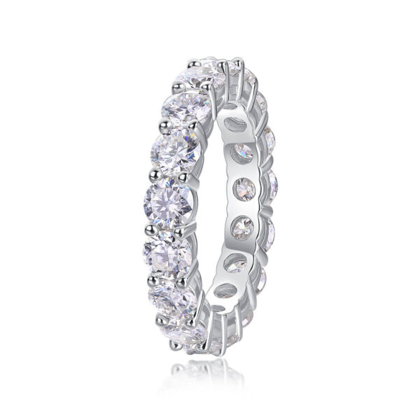 custom moissanite wedding rings