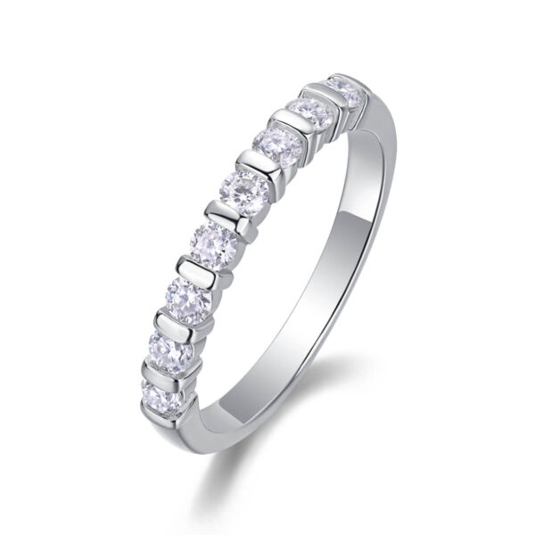 custom moissanite wedding rings