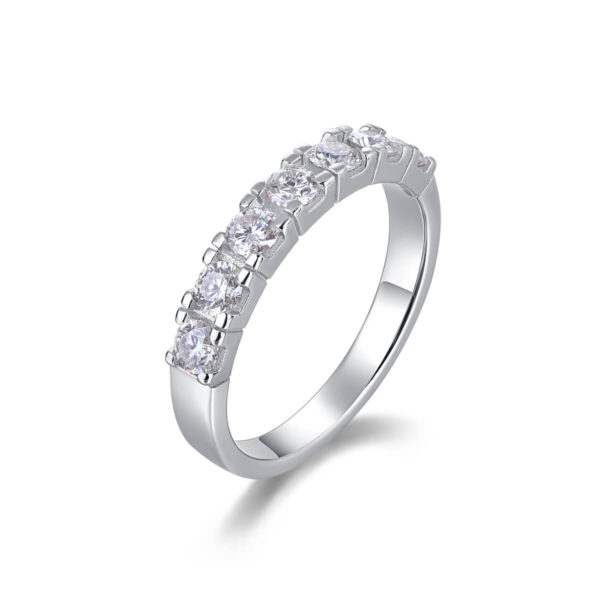 custom moissanite wedding rings