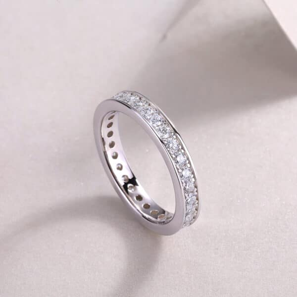 custom moissanite wedding rings