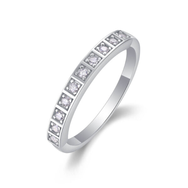 custom moissanite wedding rings